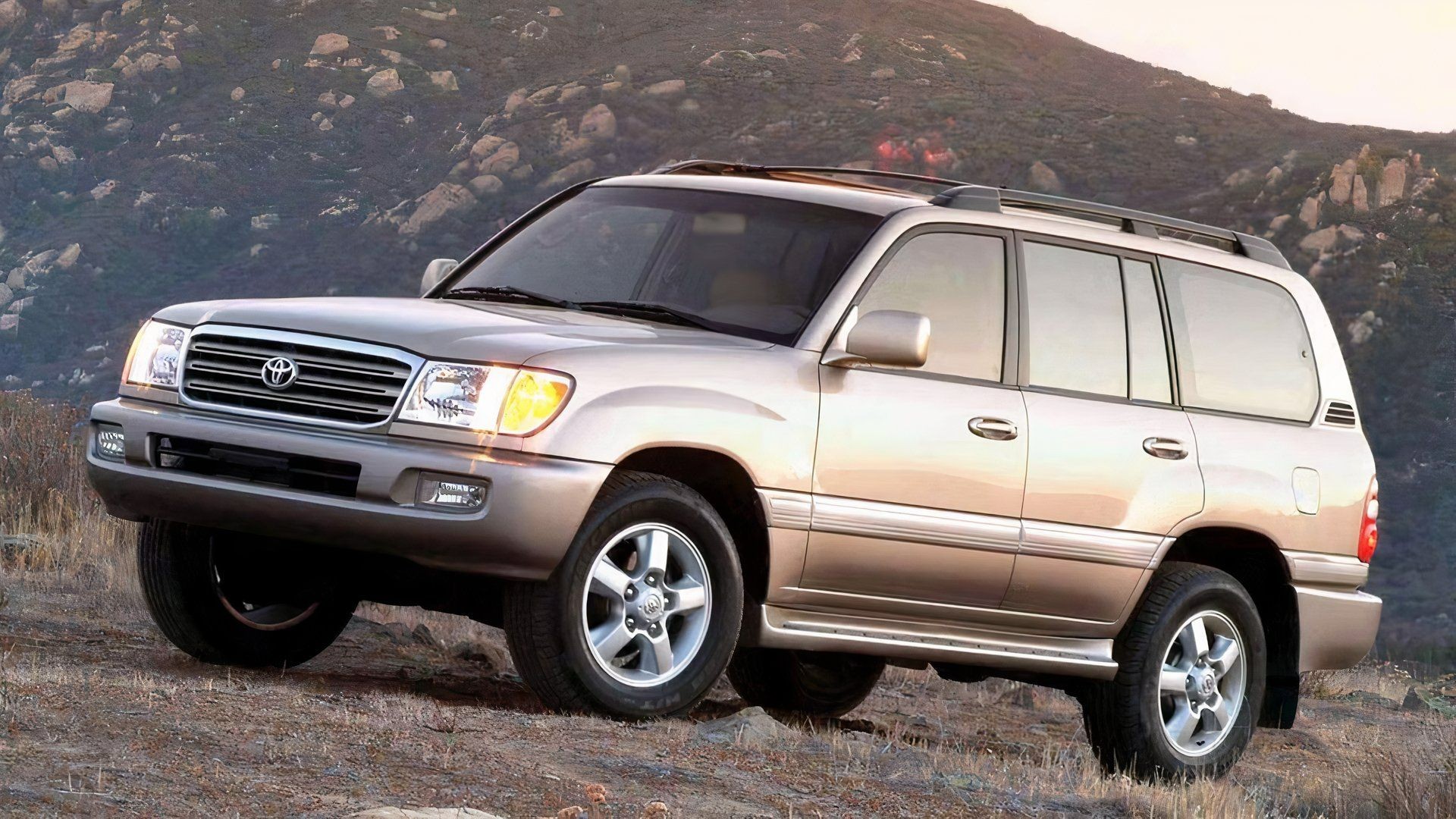 1-2003-toyota-land-cruiser-100-series-front-profile-featured