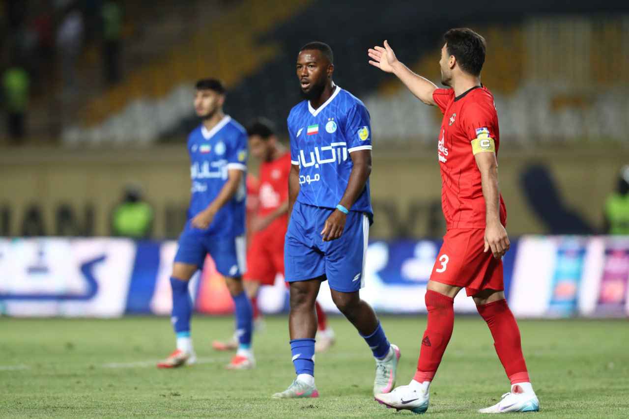 حمله تند هافبک سابق استقلال به داکنز نازون: با این بازیکن 10 نفره بازی میکنیم! حمله تند هافبک سابق استقلال به داکنز نازون: با این بازیکن 10 نفره بازی میکنیم!