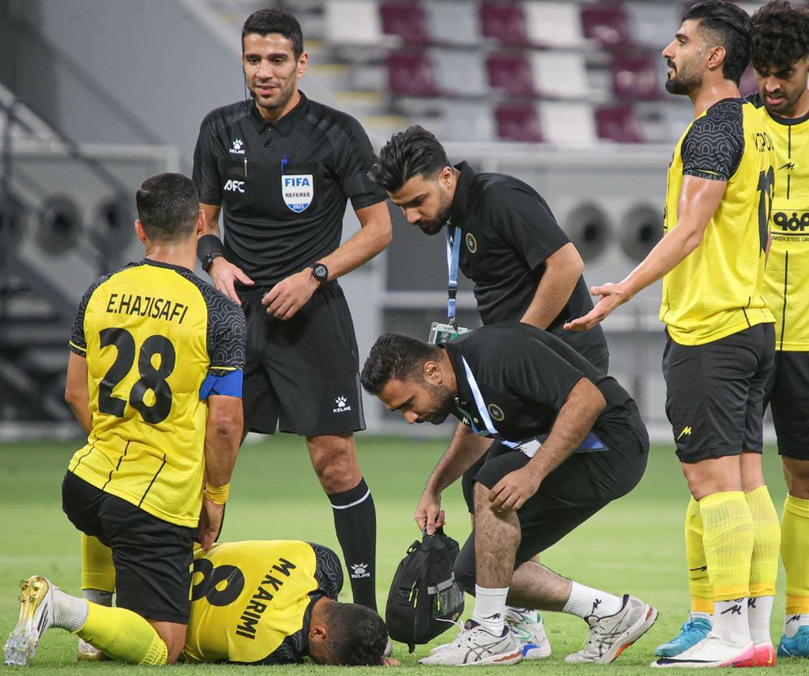 مصدومیت محمد کریمی در بازی سپاهان و الدحیل - لیگ نخبگان آسیا