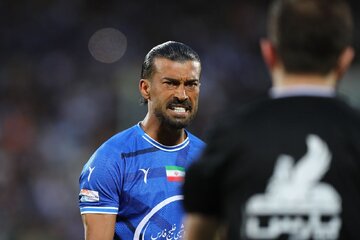 عکس| لوکیشن عجیب تمرینات رامین رضاییان در کوچه‌های تهران