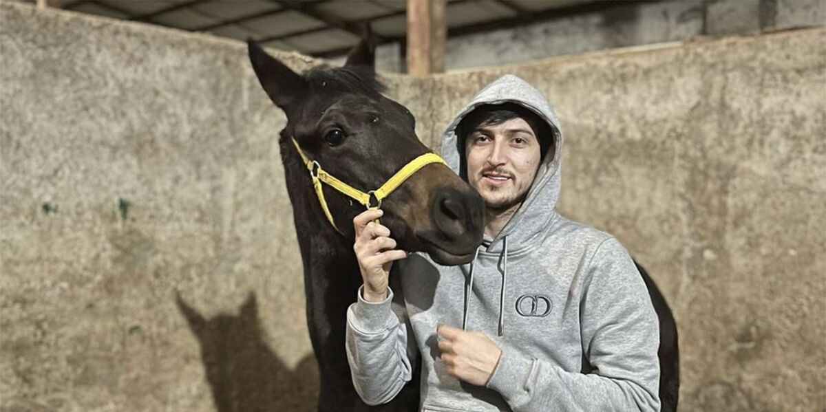 سردار آزمون: شباب الاهلی را دوست دارم چون لقب «سوارکاران» دارد و لوگوی باشگاه هم اسب است