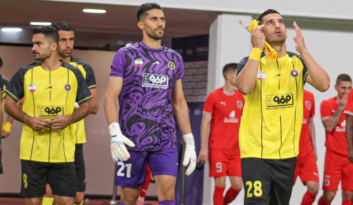 احسان حاج صفی، محمد کریمی و آرش رضاوند هافبک های سپاهان