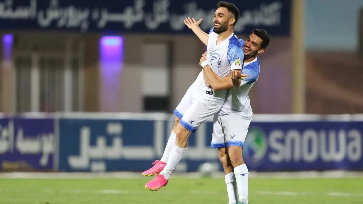 گزینه استقلال موفق به جدایی از گل گهر نشد