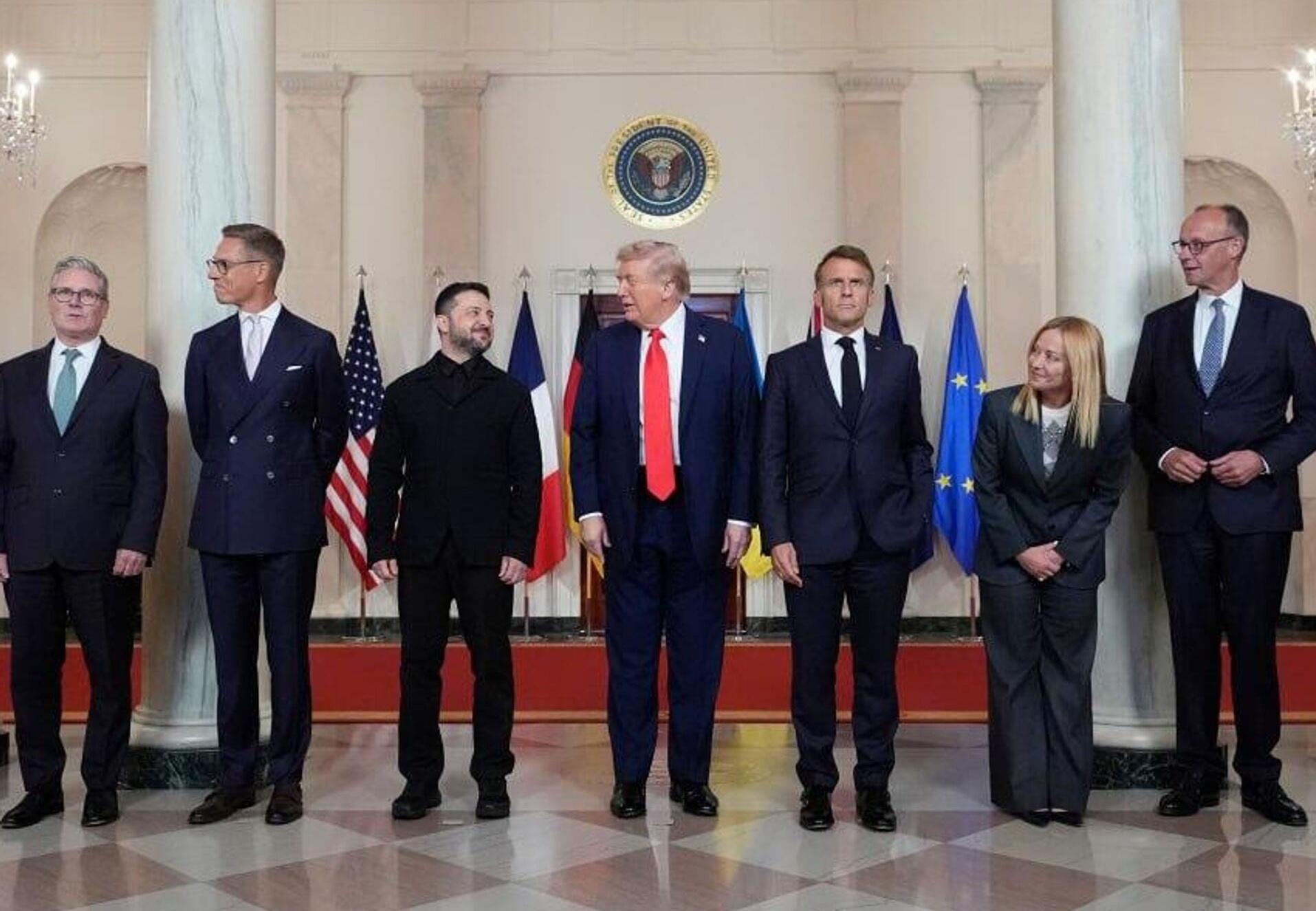 تماس ۴۰ دقیقهای ترامپ با پوتین در میانه جلسه با زلنسکی و رهبران اروپایی / ترامپ: توافق شد که با زلنسکی و پوتین یک نشست سه جانبه داشته باشیم / والاستریت ژورنال: زلنسکی در سخنان ابتداییاش ۱۰ بار از عبارت «تشکر میکنم» یا «مرسی» در مورد ترامپ استفاده کرد / صدراعظم آلمان: انتظارات نهتنها برآورده شد، بلکه از این جلسه فراتر رفت / زلنسکی: هیچ تصمیم غیرقابل قبولی اتخاذ نشد تماس ۴۰ دقیقهای ترامپ با پوتین در میانه جلسه با زلنسکی و رهبران اروپایی / ترامپ: توافق شد که با زلنسکی و پوتین یک نشست سه جانبه داشته باشیم / والاستریت ژورنال: زلنسکی در سخنان ابتداییاش ۱۰ بار از عبارت «تشکر میکنم» یا «مرسی» در مورد ترامپ استفاده کرد / صدراعظم آلمان: انتظارات نهتنها برآورده شد، بلکه از این جلسه فراتر رفت / زلنسکی: هیچ تصمیم غیرقابل قبولی اتخاذ نشد