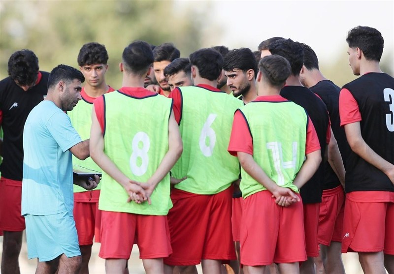 کریمی: باشگاه‌های استقلال و ملوان می‌توانند یک بازیکن امید خود را نگه دارند