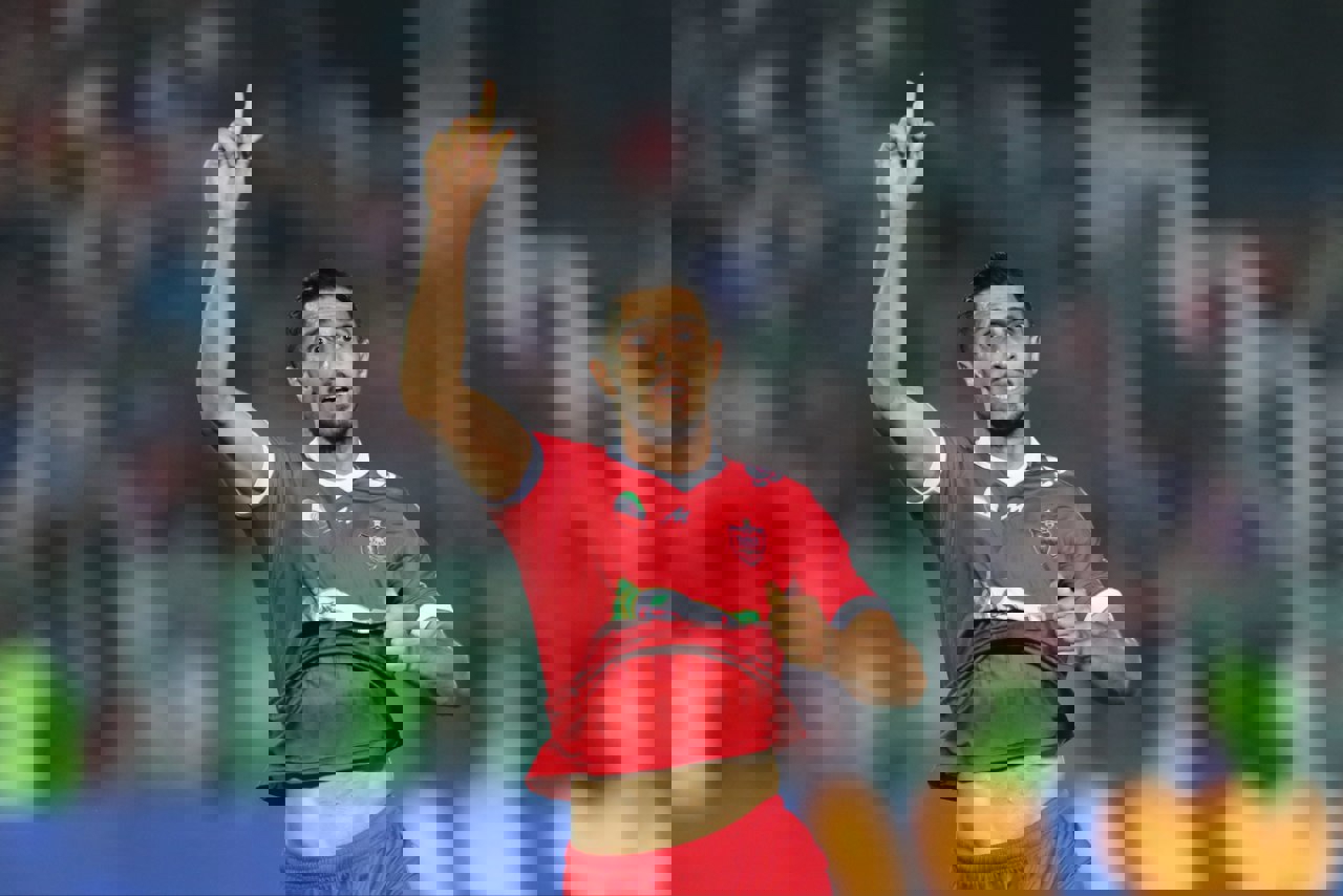 علیپور و ده گل تا عبور از رکورد تاریخی علی پروین علیپور و ده گل تا عبور از رکورد تاریخی علی پروین