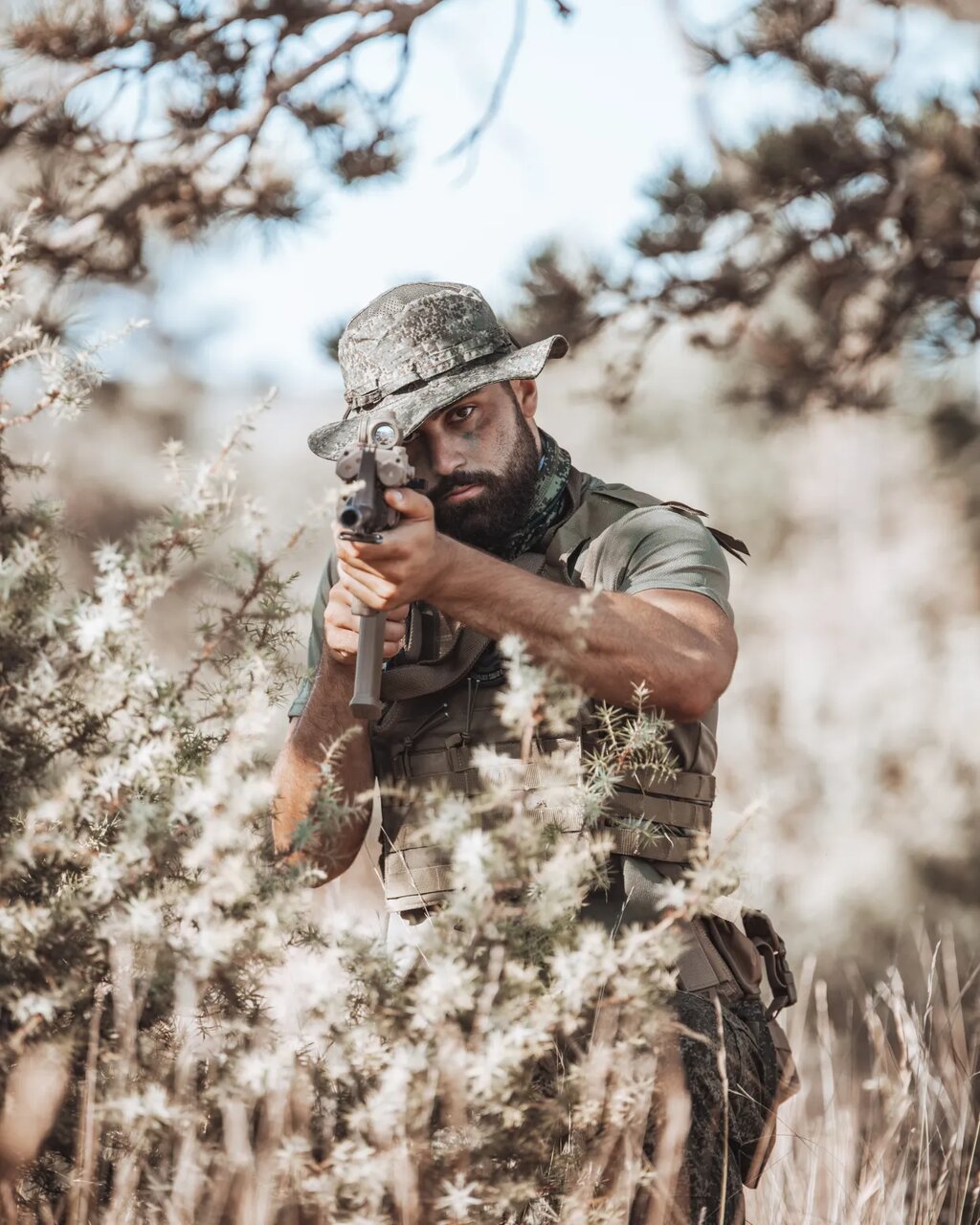 عکس | ستاره منچسترسیتی در میدان جنگ؛ تعطیلاتی به سبک کماندوها!