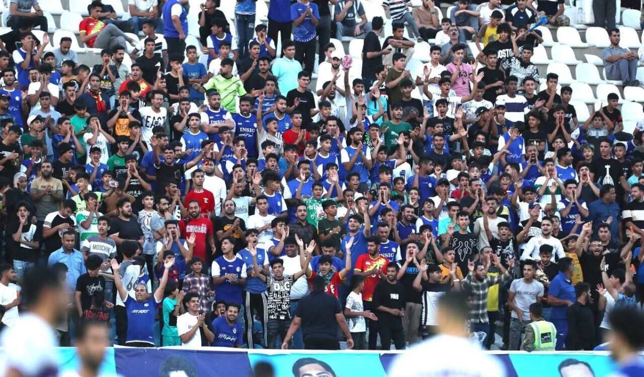 تجمع هواداران استقلال مقابل هلدینگ خلیج فارس؛ شعار علیه عیسی آل کثیر و جویباری