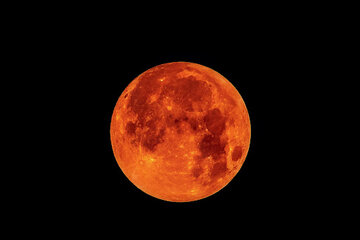 ماه خونین امشب در آسمان زنجان؛ رصد رایگان برای علاقه‌مندان