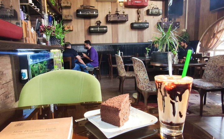 یک کافه در قم به دلیل «افتتاح بدون مجوز و برگزاری مراسم همراه با موسیقی زنده» برای همیشه پلمب شد / پلیس اماکن: از این پس هیچگونه پروانه کسب برای رسته کافهداری در قم صادر نخواهد شد یک کافه در قم به دلیل «افتتاح بدون مجوز و برگزاری مراسم همراه با موسیقی زنده» برای همیشه پلمب شد / پلیس اماکن: از این پس هیچگونه پروانه کسب برای رسته کافهداری در قم صادر نخواهد شد