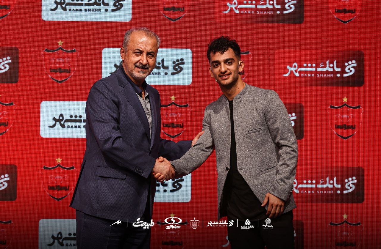 باشگاه پرسپولیس اعلام کرد؛ ۱۵ میلیارد تومان مربوط به پرونده فخریان را به ما برگردانید! باشگاه پرسپولیس اعلام کرد؛ ۱۵ میلیارد تومان مربوط به پرونده فخریان را به ما برگردانید!