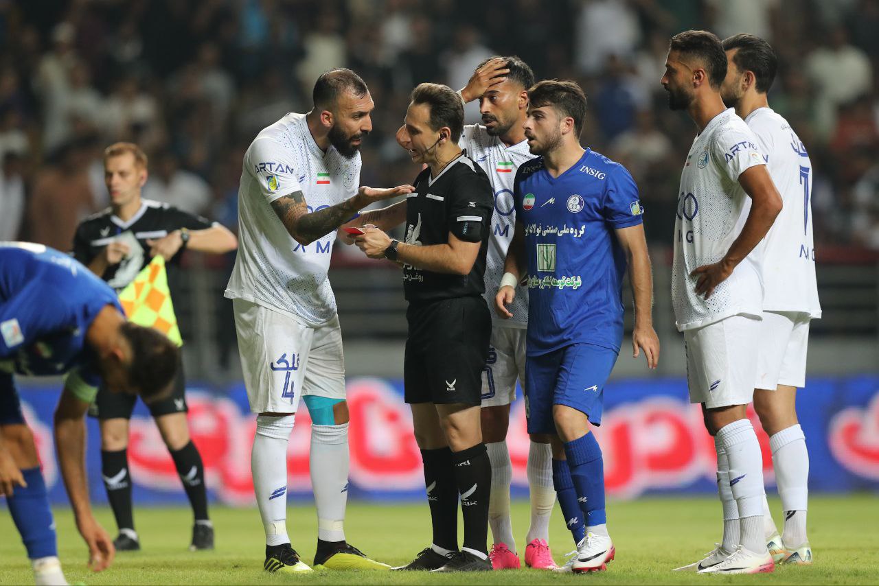 کالچوپولی علیه استقلال؛ خشم آبی‌پوشان از داوری!