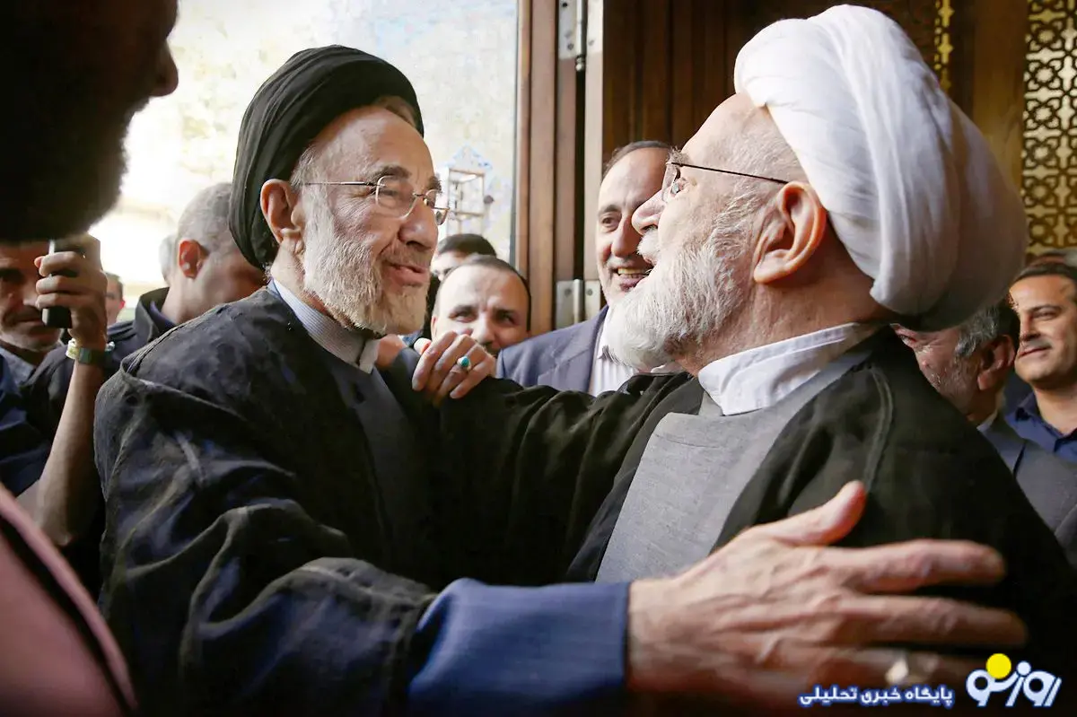 دیدار کروبی و خاتمی بعد از ۱۵ سال در فضایی عمومی