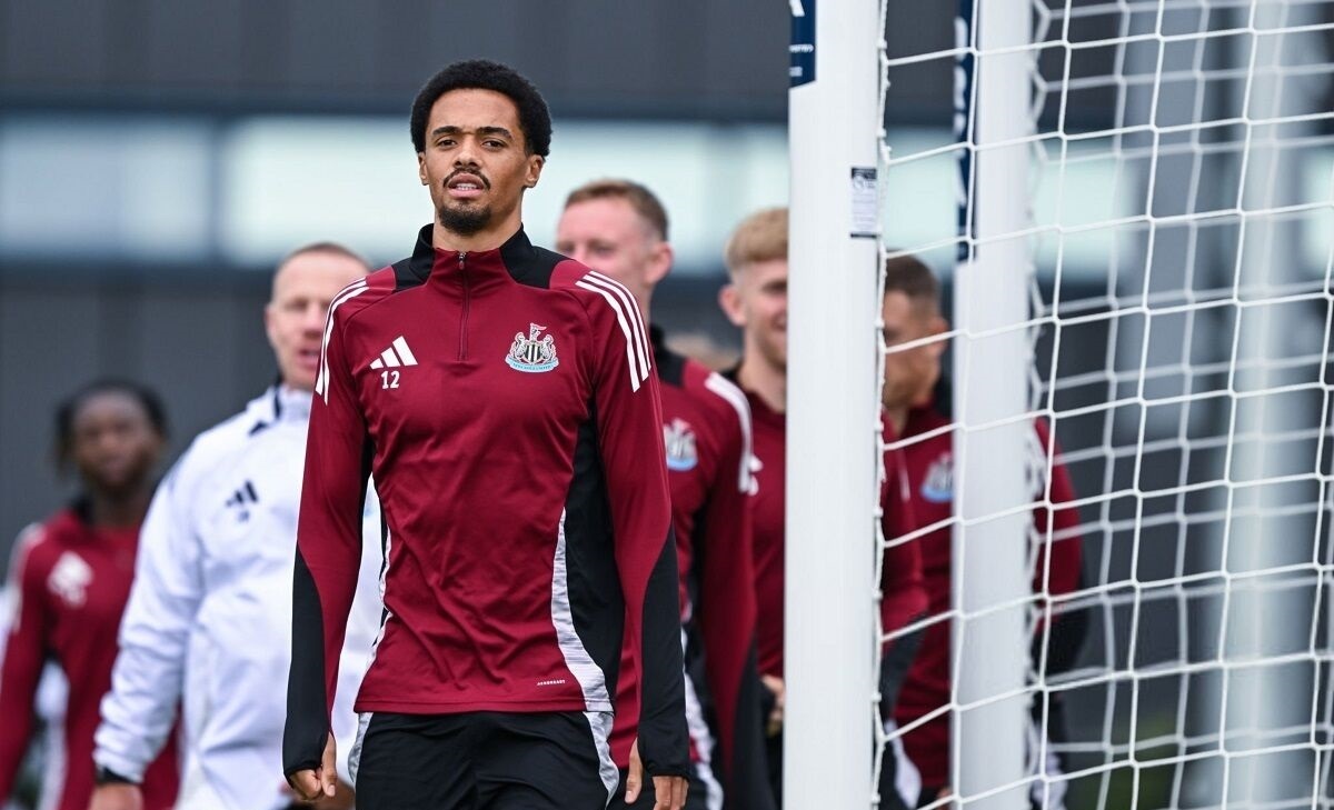 مدافع محبوب کلوپ در لیست هاشمیان/ چپ‌پای سابق نیوکاسل، پرسپولیسی می‌شود؟