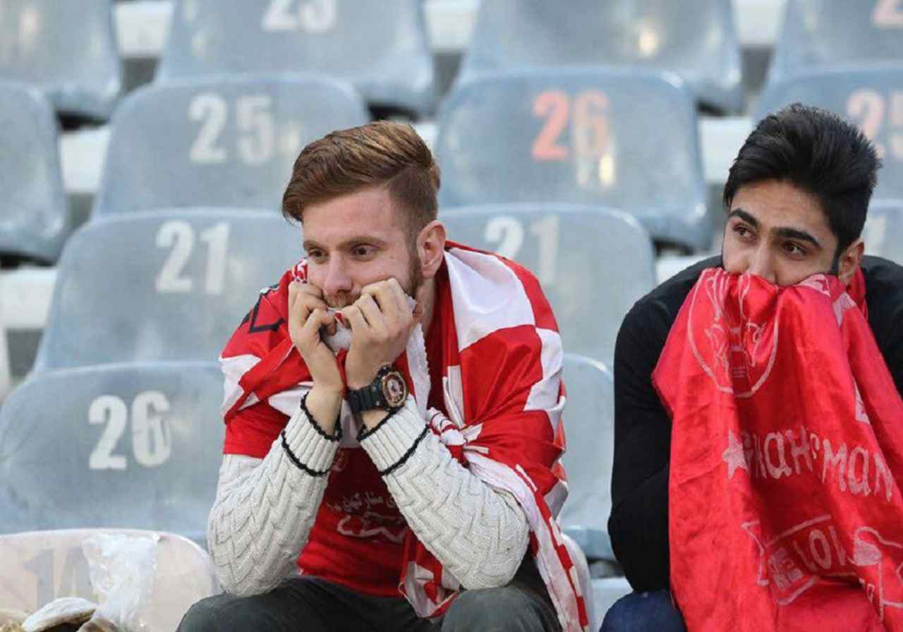 تجمع اعتراضی هواداران پرسپولیس مقابل بانک شهر!