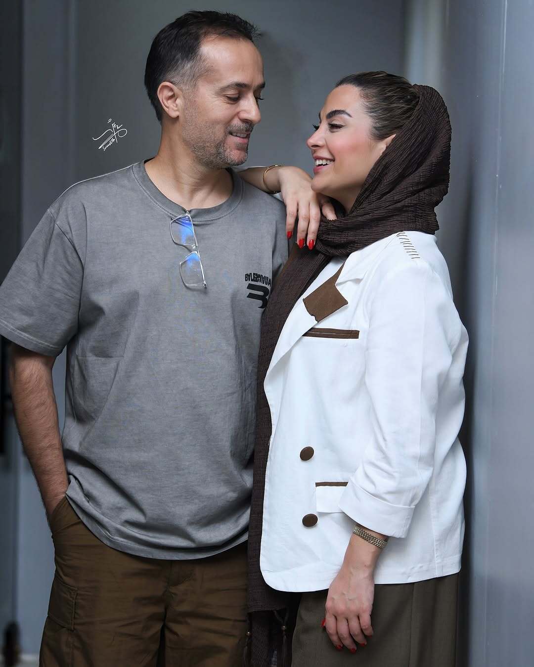 تصاویر عاشقانه از ارسطو و همسر زیبایش+ عکس