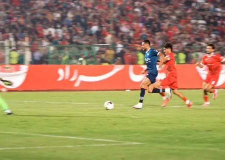 نتیجه بازیبینی مجدد صحنه مشکوک به پنالتی دقیقه 92 بازی پرسپولیس - گل گهر توسط 10 کارشناس داوری: نظر کارشناسان تغییر کرد!؟