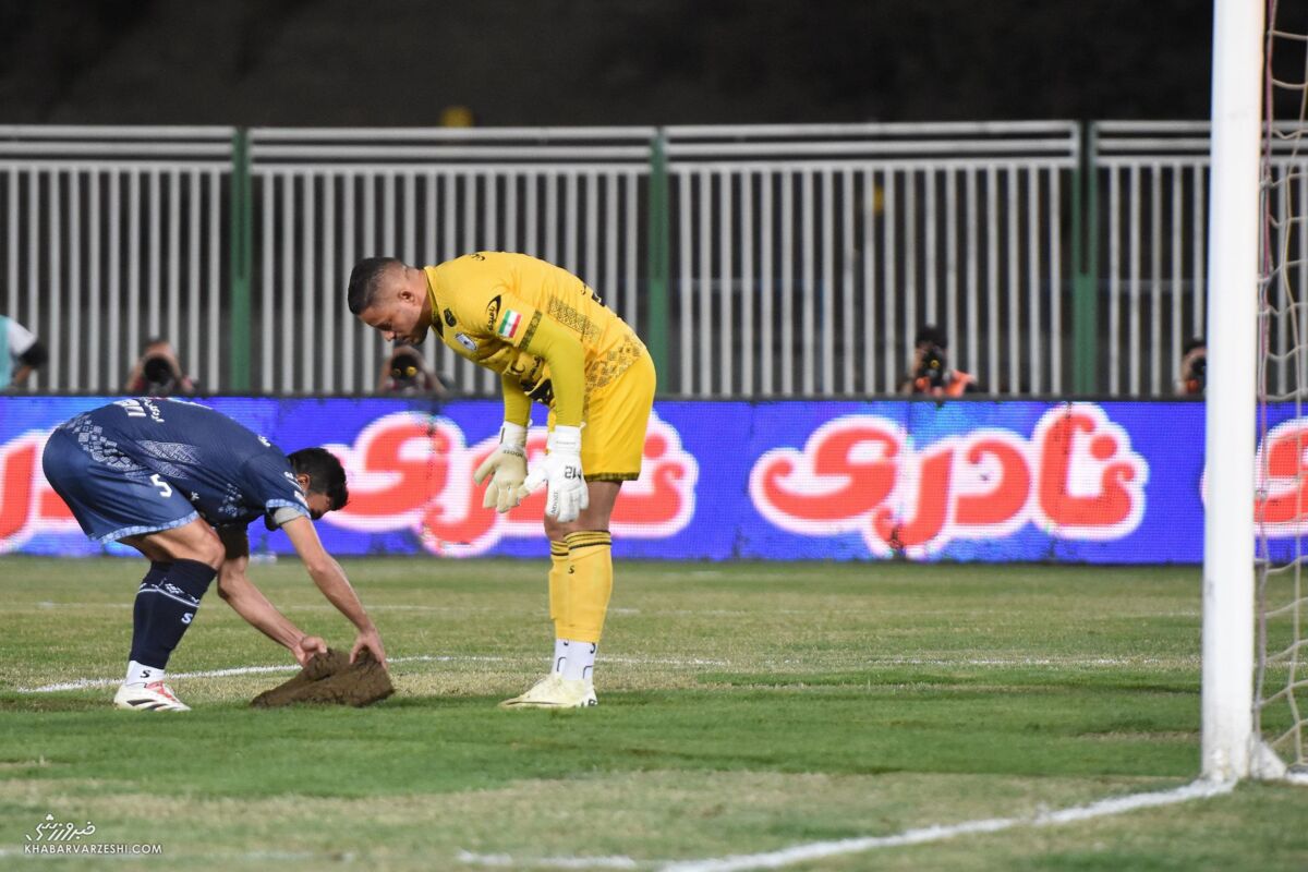 زمین ورزشگاه تختی