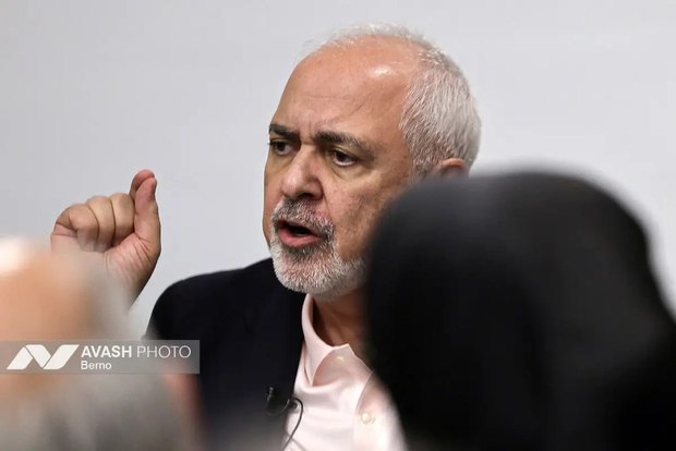 ظریف: امکان شکست آمریکا وجود دارد/ سیاست آمریکا و اسراییل منطبق برهم نیست/ موشک مهم است اما مردم مهم تر هستند/ فتوای حرمت بمب اتم معادله راهبردی دارد/ اجازه مذاکرات غیرهسته‌ای را نداشتم/ اسنپ بک آمریکا را در شورای امنیت شکست دادیم