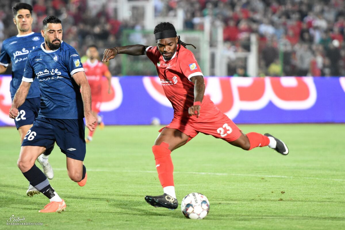 هاشمیان علیه مهاجم خارجی؛ ستاره نقل و انتقالات در آستانه حذف از ترکیب