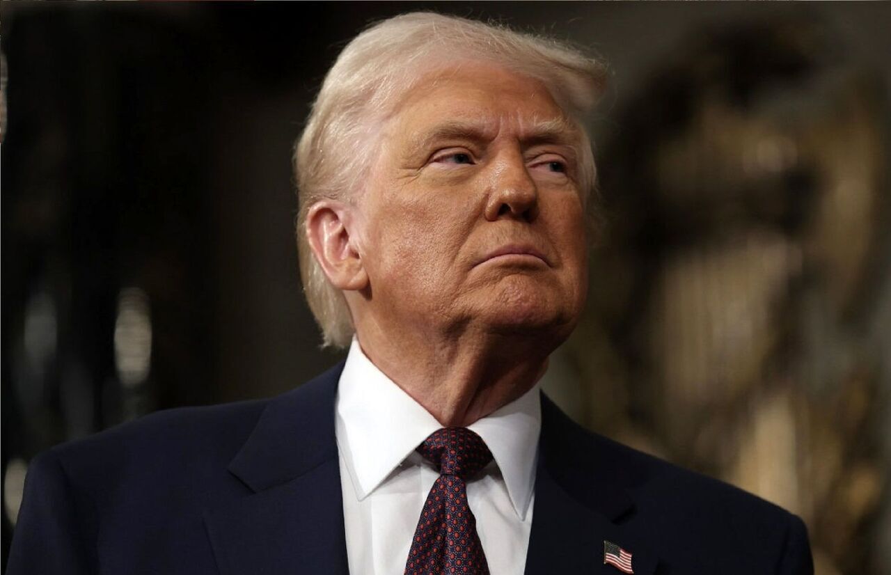 ترامپ پس از امضای توافق آتش بس در غزه: سندی که هماکنون امضا کردیم تاریخی است / ما با هم به چیزی دست یافتیم که همه میگفتند غیرممکن است، و آن صلح در خاورمیانه است / مرحله بازسازی غزه ممکن است سختترین مرحله باشد. ترامپ پس از امضای توافق آتش بس در غزه: سندی که هماکنون امضا کردیم تاریخی است / ما با هم به چیزی دست یافتیم که همه میگفتند غیرممکن است، و آن صلح در خاورمیانه است / مرحله بازسازی غزه ممکن است سختترین مرحله باشد.