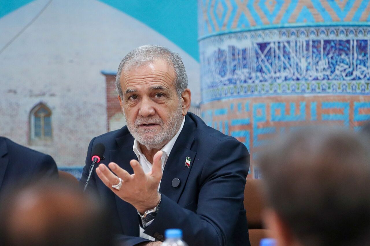 پزشکیان: روی طلا خوابیدهایم اما گرسنهایم؛ مقصر ما مدیران، مسئولان، سیاستمداران و قانونگذران هستیم نه آمریکا / قدر ما این نیست که دیگران، بچههایشان را درست آموزش بدهند اما ما یک عده آدم خودباخته، فریبخورده، ضعیف و در عین حال پرادعا تربیت کنیم پزشکیان: روی طلا خوابیدهایم اما گرسنهایم؛ مقصر ما مدیران، مسئولان، سیاستمداران و قانونگذران هستیم نه آمریکا / قدر ما این نیست که دیگران، بچههایشان را درست آموزش بدهند اما ما یک عده آدم خودباخته، فریبخورده، ضعیف و در عین حال پرادعا تربیت کنیم