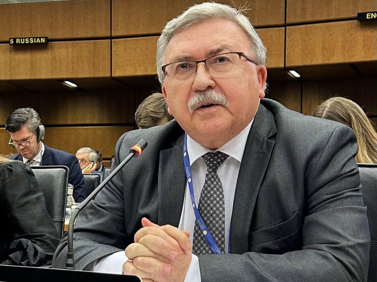 اولیانوف: با انقضای قطعنامه ۲۲۳۱ آژانس صرفاً در چارچوب پادمانها به پرونده ایران میپردازد / از فردا شاهد شرایط جدیدی پیرامون برنامه هستهای ایران هستیم اولیانوف: با انقضای قطعنامه ۲۲۳۱ آژانس صرفاً در چارچوب پادمانها به پرونده ایران میپردازد / از فردا شاهد شرایط جدیدی پیرامون برنامه هستهای ایران هستیم