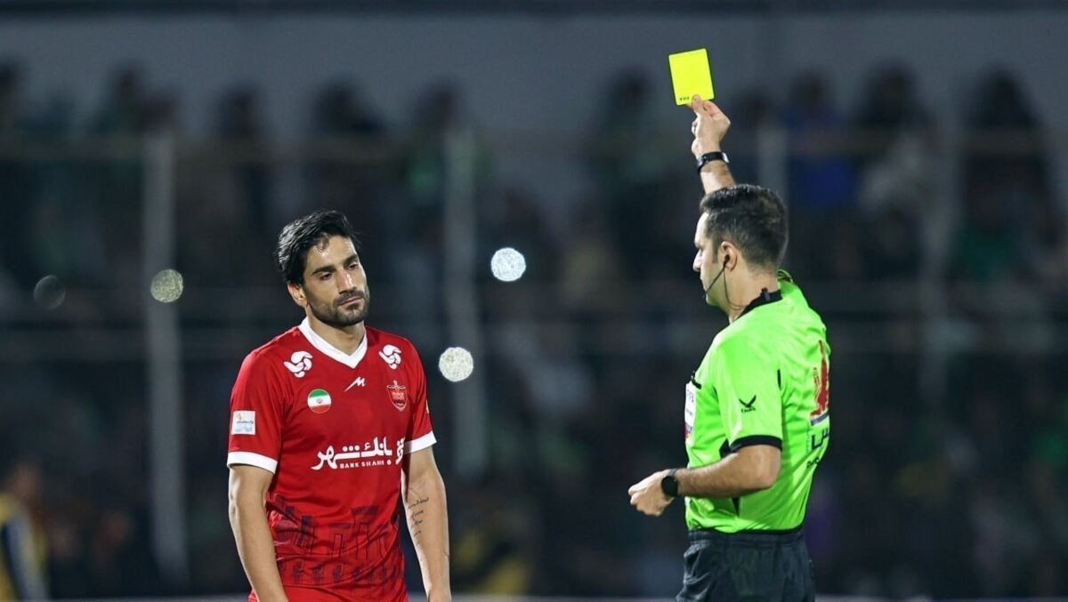 مدافع پرسپولیس باید اخراج می‌شد/ داور گفت به تو ربطی ندارد!