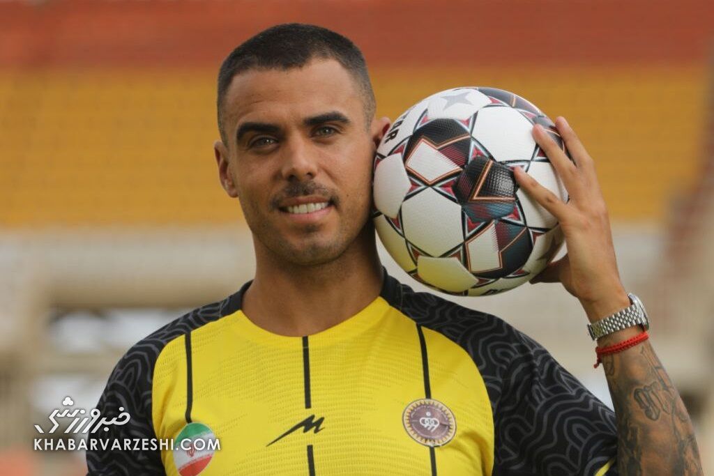 هیچ بازیکنی در جایگاه و اندازه‌ای نیست که درباره تراکتور حرف بزند