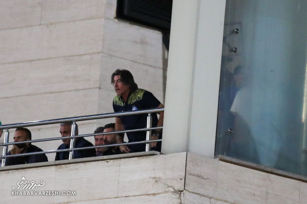 اعتراض هواداران استقلال به ساپینتو: ما تا کی باید تاوان بازیکنان تو را بدهیم؟