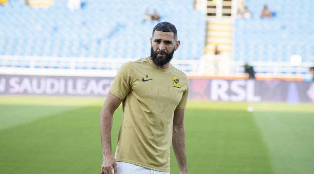 عصبانیت بنزما از اقدام تمسخرآمیز خبرنگار؛ فکر کردی بامزه‌ای؟! / عکس