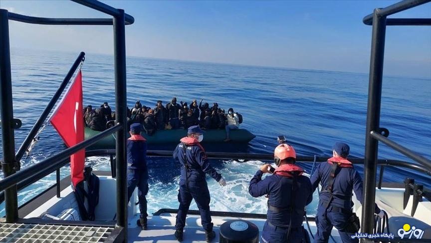 مدیرکل پارلمانی وزارت خارجه: آمریکا ۱۲۰ نفر از ایرانیانی که به صورت غیر قانونی وارد این کشور شدند را اخراج میکند مدیرکل پارلمانی وزارت خارجه: آمریکا ۱۲۰ نفر از ایرانیانی که به صورت غیر قانونی وارد این کشور شدند را اخراج میکند