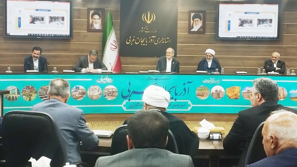 پزشکیان: نخبه کسی است که اگر به مشکل برخورد، در نرود!