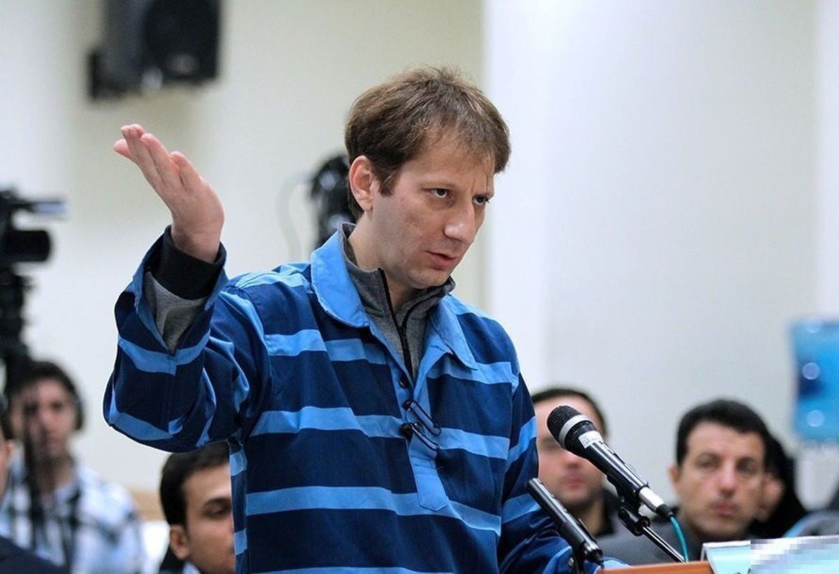 از ۲ میلیارد یورو بدهی «بابک زنجانی» به شرکت نفت، تنها ۱۶ میلیون یورو پرداخت شده/ «زنجانی» گفته بود مابقی مبلغ از طریق تحویل یک فلز و رمزارز نامعتبر به بانک مرکزی پرداخت شود، اما این پیشنهادات مورد پذیرش نهادهای ذیربط قرار نگرفت/ ادعای وی درباره مصادره مبلغ نقدی حساب FIIB از سوی شرکت کرسنت نیز رد شده/ با اصرار قوه قضائیه، فرصت دو ماهه دیگری برای تسویه مابقی بدهی، به او داده شده از ۲ میلیارد یورو بدهی «بابک زنجانی» به شرکت نفت، تنها ۱۶ میلیون یورو پرداخت شده/ «زنجانی» گفته بود مابقی مبلغ از طریق تحویل یک فلز و رمزارز نامعتبر به بانک مرکزی پرداخت شود، اما این پیشنهادات مورد پذیرش نهادهای ذیربط قرار نگرفت/ ادعای وی درباره مصادره مبلغ نقدی حساب FIIB از سوی شرکت کرسنت نیز رد شده/ با اصرار قوه قضائیه، فرصت دو ماهه دیگری برای تسویه مابقی بدهی، به او داده شده