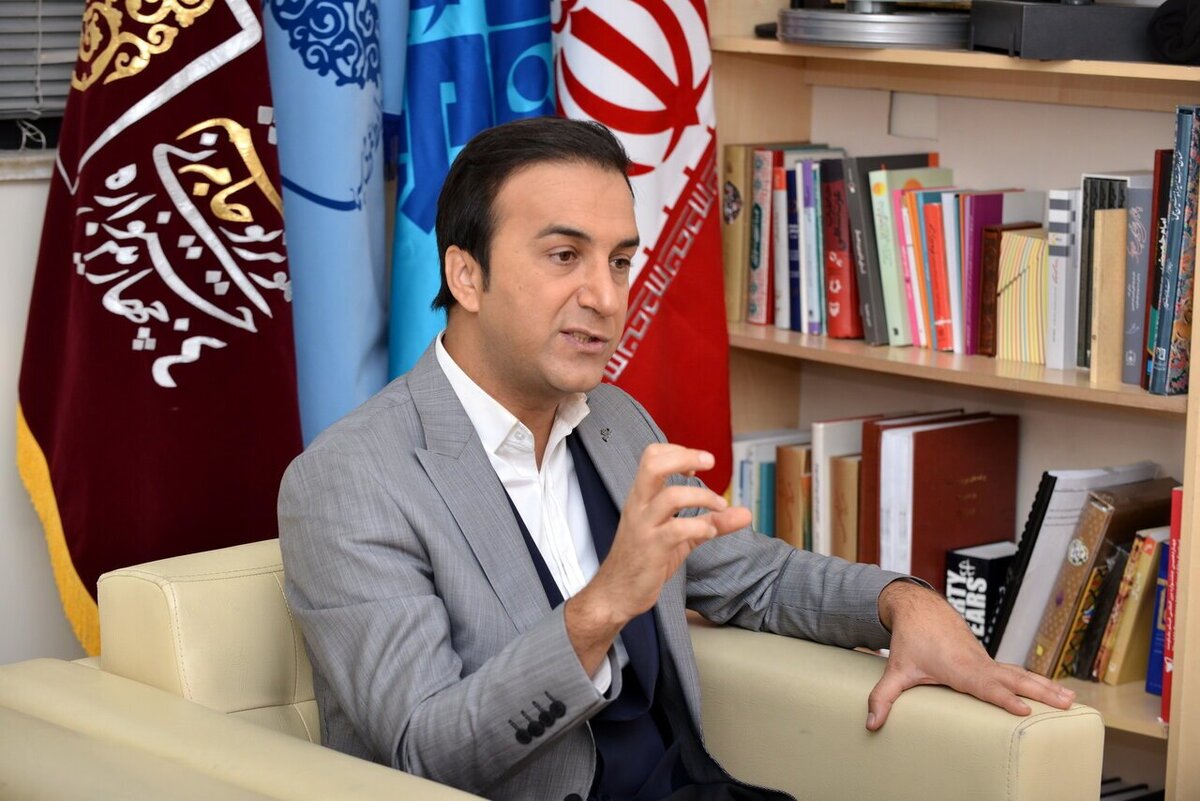 مدیر رسانه‌ای استقلال: پرسپولیس باید در شأن باشگاه خودش عذرخواهی کند / در شأن ما نیست که جواب توهین را با توهین بدهیم +فیلم