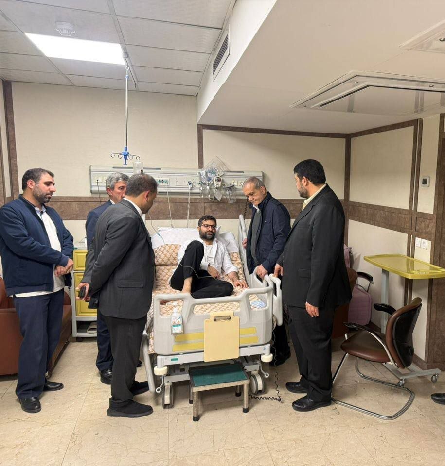 عیادت پزشکیان از سقاب اصفهانی