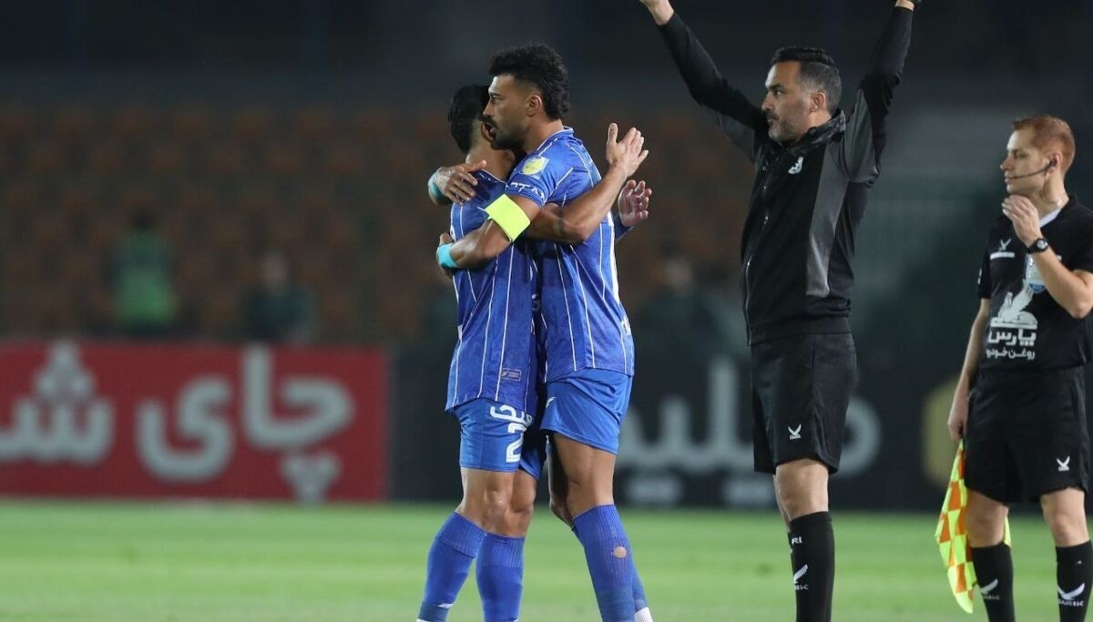 رامین رضاییان، میلیاردر خانه به دوش!