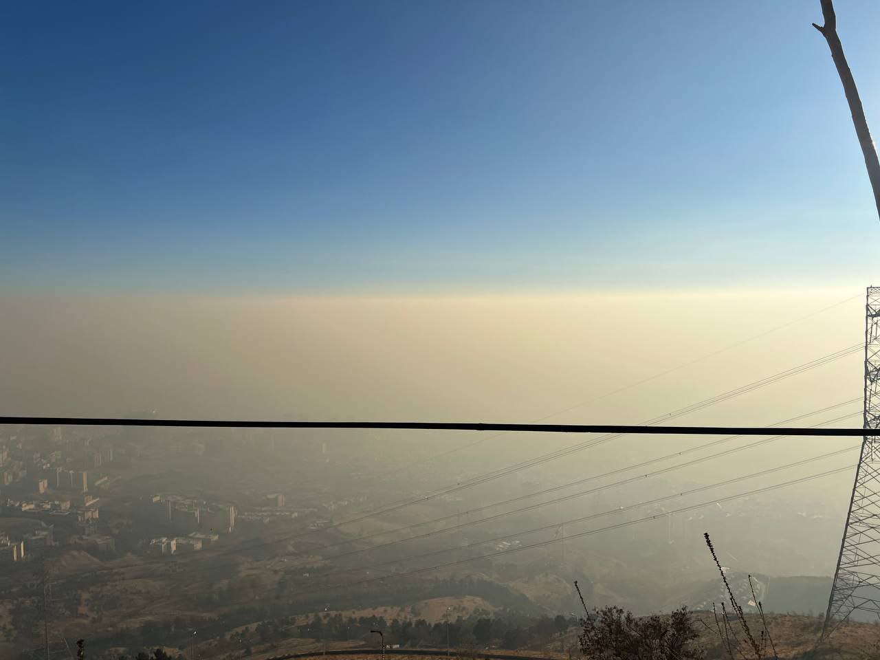 عکس/ آلودگی هوا تهران را در خود فرو برد