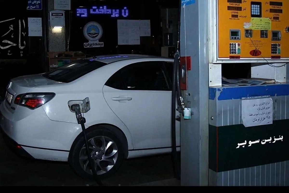 مدیرعامل بورس انرژی: اولین محموله بنزین سوپر در بورس انرژی معامله شد/ این محموله ۳۰۰ هزار لیتری برای تحویل در ۸ آذر، روی کانتر معاملات قرار گرفت/ قیمت پایه از سوی عرضه کننده برای هر لیتر، ۶۵۸۰۰ تومان اعلام شده/ هنوز کشف قیمت نهایی انجام نشده مدیرعامل بورس انرژی: اولین محموله بنزین سوپر در بورس انرژی معامله شد/ این محموله ۳۰۰ هزار لیتری برای تحویل در ۸ آذر، روی کانتر معاملات قرار گرفت/ قیمت پایه از سوی عرضه کننده برای هر لیتر، ۶۵۸۰۰ تومان اعلام شده/ هنوز کشف قیمت نهایی انجام نشده