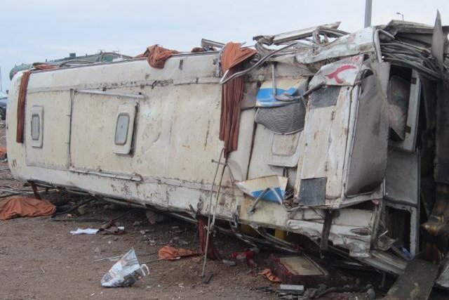 واژگونی اتوبوس در محور یاسوج-سمیرم؛ ۴ نفر کشته و ۱۳ تن مصدوم شدند واژگونی اتوبوس در محور یاسوج-سمیرم؛ ۴ نفر کشته و ۱۳ تن مصدوم شدند