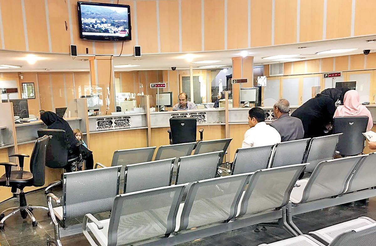 ساعت کاری بانک ها از اول دی ماه ۷.۳۰ تا ۱۳.۳۰ است ساعت کاری بانک ها از اول دی ماه ۷.۳۰ تا ۱۳.۳۰ است