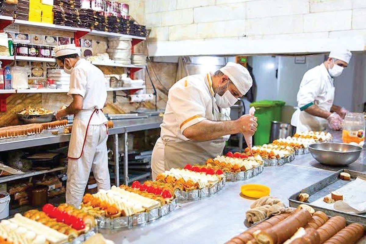 رئیس اتحادیه قنادان: خرید شیرینی نصف شد؛ جعبهها به نیمکیلویی رسید قیمت شیرینی