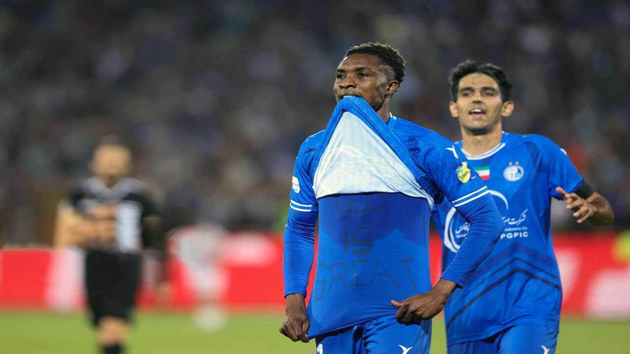 مهاجم استقلال در ازبکستان رباط پاره کرد! مهاجم استقلال در ازبکستان رباط پاره کرد!