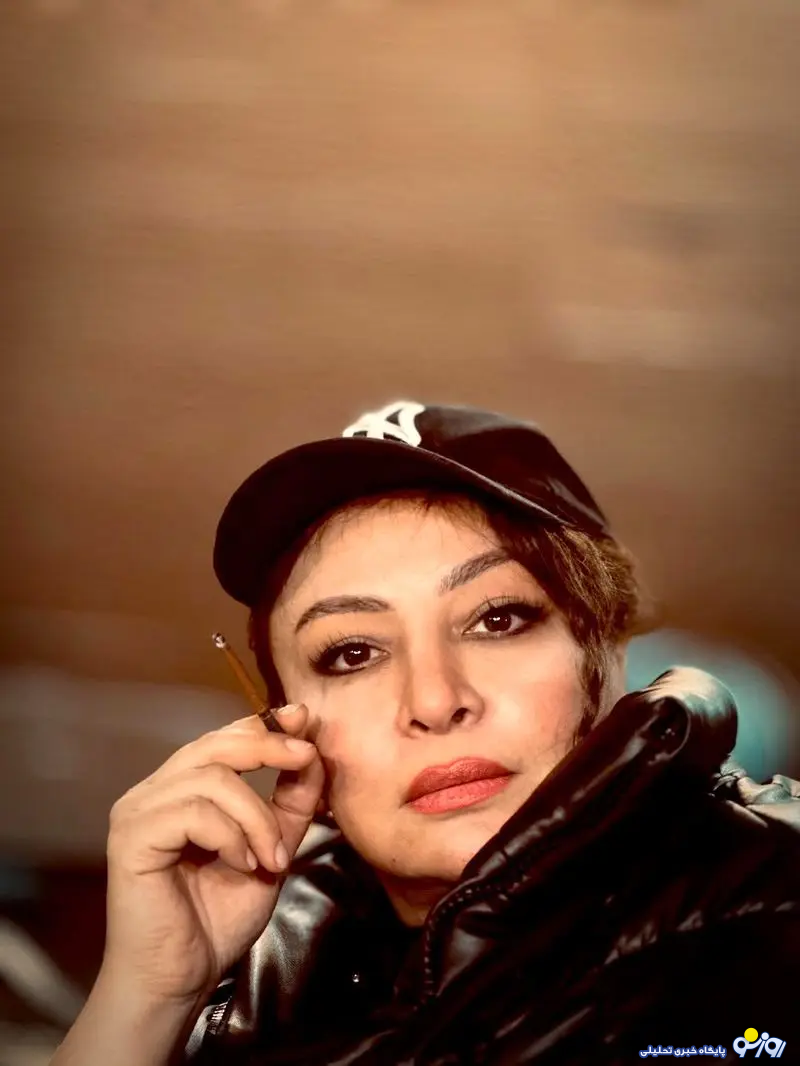 عکس خانوم بازیگر با سیگار به دست غوقا به پا کرد! عکس خانوم بازیگر با سیگار به دست غوقا به پا کرد!