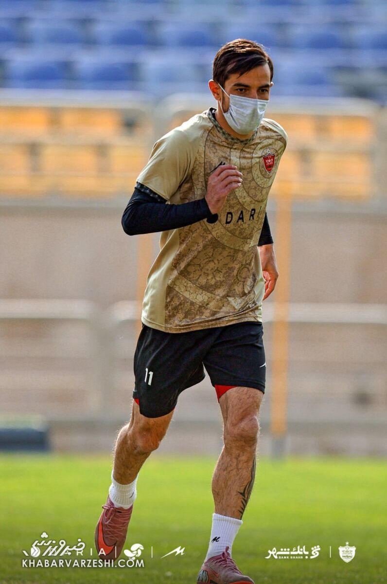 فرشاد احمدزاده با ماسک فرشاد احمدزاده با ماسک