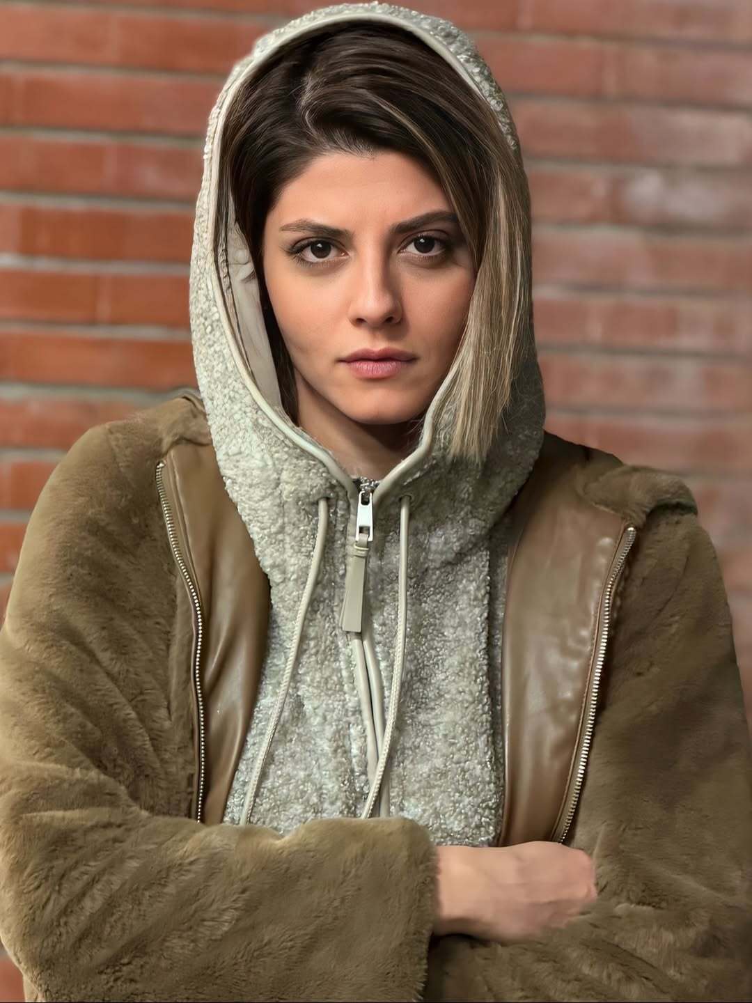 تیپ گرم مهسا طهماسبی در پشت صحنه تئاتر «باران اسیدی»