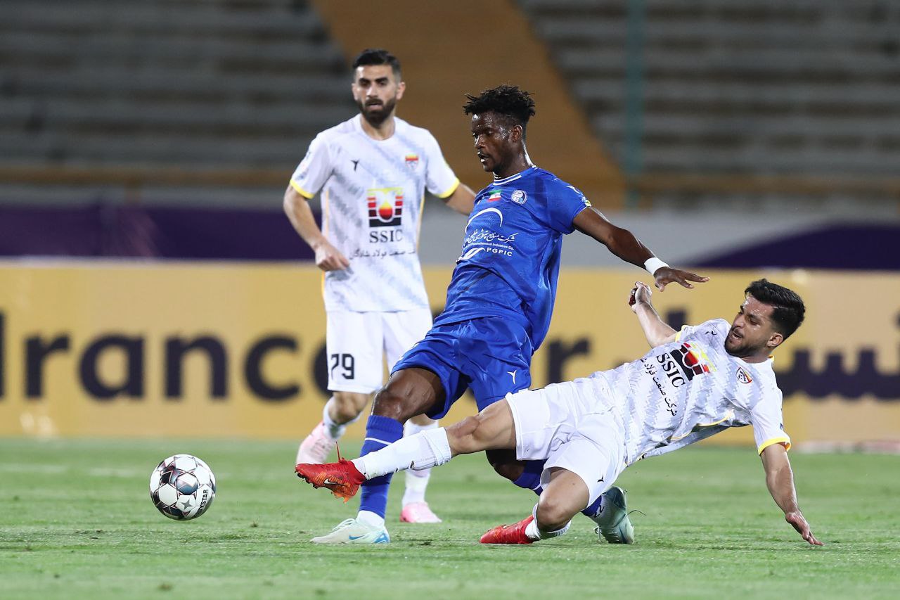 دیدار استقلال برابر فولاد با حضور تماشاگران برگزار میشود دیدار استقلال برابر فولاد با حضور تماشاگران برگزار میشود