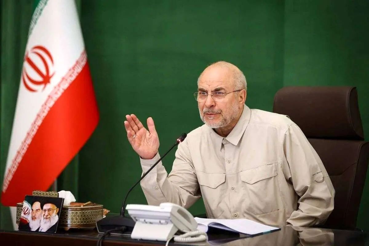 قالیباف: ما همه چیز را برای سرزمینی که دوستش داریم، میدهیم/ جنگ طلب نیستیم، اما وقتی پای دفاع از میهن در میان باشد، تک تک ما به یک سرباز تبدیل میشویم/ ایرانیها فقط درباره دفاع از کشور خود حرف نمیزنند، برای آن خون میدهند؛ اگر به خانه ما تعرض کنی با تمام خانواده روبهرو میشوی/ آماده، مسلح و استوار ایستادهایم؛ بیا جلو قالیباف: ما همه چیز را برای سرزمینی که دوستش داریم، میدهیم/ جنگ طلب نیستیم، اما وقتی پای دفاع از میهن در میان باشد، تک تک ما به یک سرباز تبدیل میشویم/ ایرانیها فقط درباره دفاع از کشور خود حرف نمیزنند، برای آن خون میدهند؛ اگر به خانه ما تعرض کنی با تمام خانواده روبهرو میشوی/ آماده، مسلح و استوار ایستادهایم؛ بیا جلو