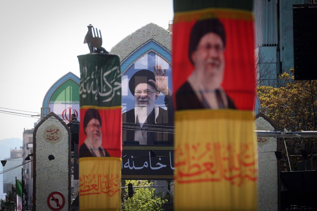 حرکت دستههای عزاداری به مناسبت چهلمین روز شهادت رهبر انقلاب اسلامی حرکت دستههای عزاداری به مناسبت چهلمین روز شهادت رهبر انقلاب اسلامی
