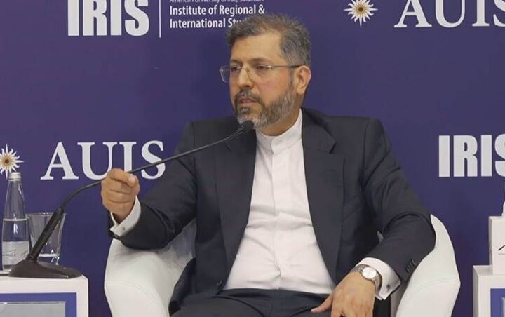 معاون عراقچی: تنگه هرمز باز است، اما کشتی‌ها باید باتوجه به محدودیت فنی با نیرو‌های ایرانی هماهنگ کنند / حتی شناور‌های آمریکایی می‌توانند مادامی که